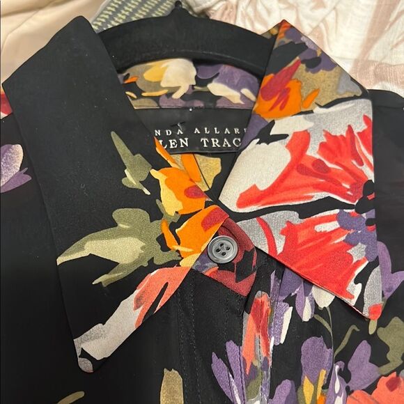 Sz 6 Ellen Tracy Black and Red Sleeveless Notched Collar Blouse 18.5” P2P - Picture 11 of 11